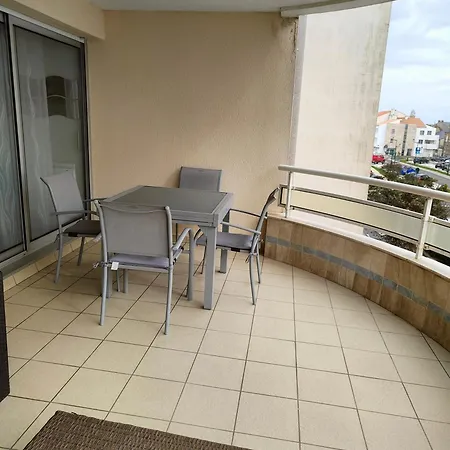 2 Pieces Avec Grande Terrasse, 3 Etoiles, Wifi, Box Pour Vehicule Et Velos 아파트