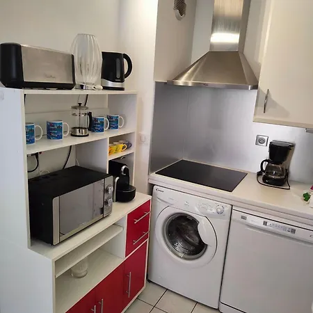 2 Pieces Avec Grande Terrasse, 3 Etoiles, Wifi, Box Pour Vehicule Et Velos 아파트