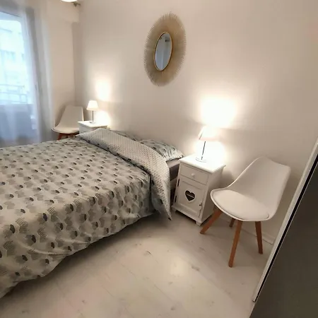 2 Pieces Avec Grande Terrasse, 3 Etoiles, Wifi, Box Pour Vehicule Et Velos 아파트 *