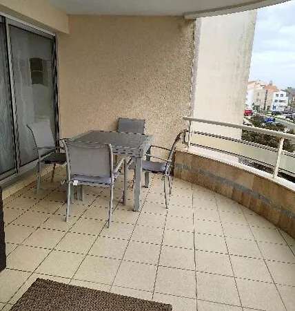2 Pieces Avec Grande Terrasse, 3 Etoiles, Wifi, Box Pour Vehicule Et Velos Apartment