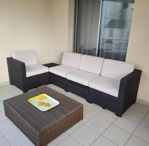 Lägenhet 2 Pieces Avec Grande Terrasse, 3 Etoiles, Wifi, Box Pour Vehicule Et Velos