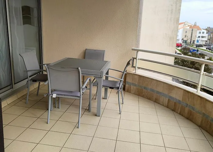2 Pieces Avec Grande Terrasse, 3 Etoiles, Wifi, Box Pour Vehicule Et Velos Lägenhet