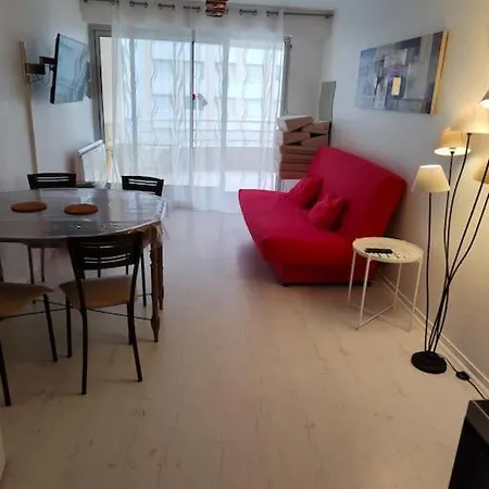 2 Pieces Avec Grande Terrasse, 3 Etoiles, Wifi, Box Pour Vehicule Et Velos