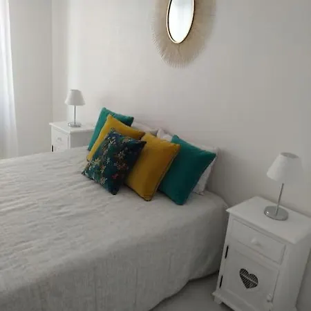 2 Pieces Avec Grande Terrasse, 3 Etoiles, Wifi, Box Pour Vehicule Et Velos