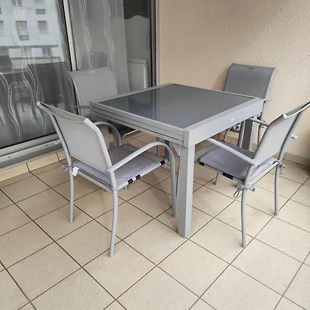 2 Pieces Avec Grande Terrasse, 3 Etoiles, Wifi, Box Pour Vehicule Et Velos 莱萨布勒-多洛讷