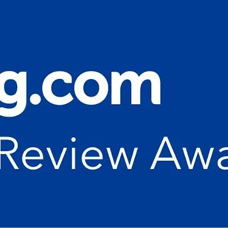 2 Pieces Avec Grande Terrasse, 3 Etoiles, Wifi, Box Pour Vehicule Et Velos 莱萨布勒-多洛讷