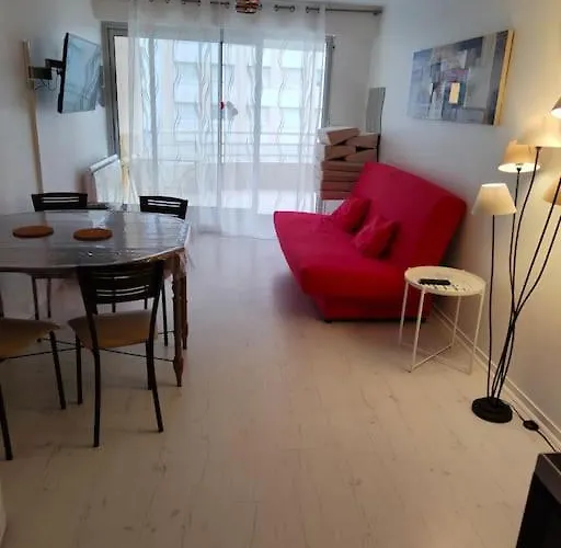 2 Pieces Avec Grande Terrasse, 3 Etoiles, Wifi, Box Pour Vehicule Et Velos