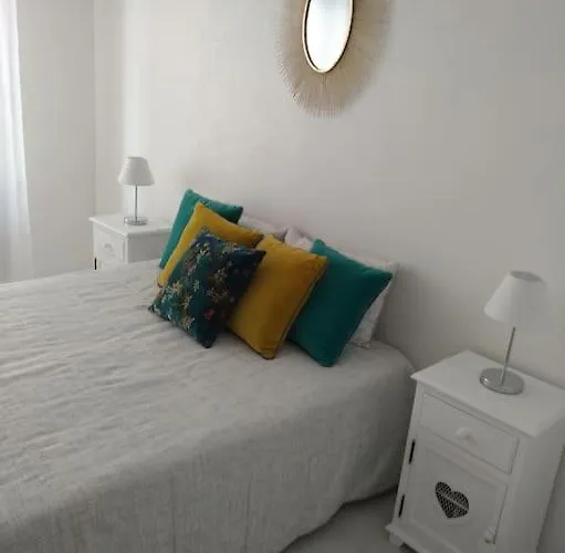 2 Pieces Avec Grande Terrasse, 3 Etoiles, Wifi, Box Pour Vehicule Et Velos