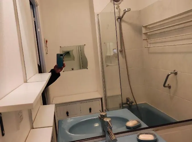 2 Pieces Avec Grande Terrasse, 3 Etoiles, Wifi, Box Pour Vehicule Et Velos 莱萨布勒-多洛讷